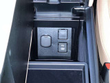 コンソールボックス内に12V/120Wのアクセサリーソケットとメディアプレイヤー接続端子が付いています。