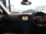 落ち着いた雰囲気の運転席回り!遠出をしても疲れにくい内装デザインです!