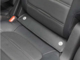 ◆ISOFIX◆シートベルトいらずでチャイルドシートと固定金具を連結するだけでガッチリ固定できます。