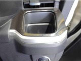 運転席ドリンクホルダーで室内スッキリ♪