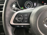 【ステアリングスイッチ】左です。ステアリングから手を離さず、運転に集中したまま手元でマルチインフォメーションディスプレイの操作などができます。