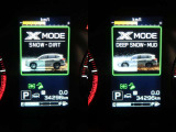 SNOW・DIRTモード(滑りやすい路面でタイヤの空転を抑えます)とDEEP SNOW・MUDモード(ぬかるみ、雪や砂利などで覆われた急登坂路でタイヤを空転させて発進しやすくします)から選択可能です。