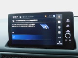 LKAS(車線維持支援システム)車両が車線の中央に沿って走行できるように、高速道路などでのステアリング操作を支援し、運転負荷軽減を図ります
