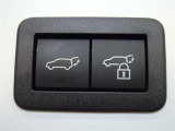 パワーバックドアを装備しています。バックドアを運転席からも開閉できます、便利ですよ。