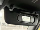 運転席・助手席共にバイザーミラー付き!