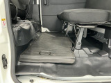 しっかりと汚れ、砂ぼこりを落とし足元まで清潔な車内空間を作り上げております♪