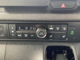 オートエアコン、シートヒーター付きでいつでも車内快適☆