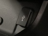 【USBポート】USBポートも装備されています♪スマートフォンのオーディオに連携も可能です。今や欠かせない装備の一つです!