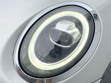 ●LEDヘッドライト:夜間走行時も良好な視界を確保し安心して運転できる高輝度LEDヘッドライトを装備!点灯速度が早く、消費電力も抑えられています。