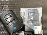 キーを取り出さずにドアを施錠&解錠。クルマの始動も可能です。