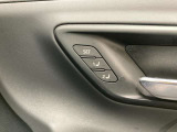 2つまでシートポジションを登録することが可能です。家族やオーナー以外が乗った後でも、細かいシートポジションのセットは不要です。高級車ならではの装備ですね。