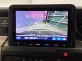 バックモニター付きで、車庫入れやバック時の後方確認をサポート。