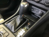 オートマのシフトレバーは操作しやすい位置にあります☆