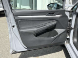 点検整備ご納車前にCertified Pre-Owned独自の「点検チェック項目シート」により、部品や機能に関する全71項目もの厳しいチェックを実施します。