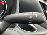 スムーズな操作感で、安全な車線変更をサポートします。視認性の高いデザインで、夜間走行時も安心です。