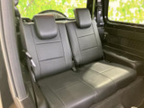 運転席周りは必要な機能が手の届く場所に配置されており、操作性も高く、快適なドライビングをサポートします。