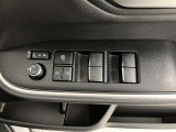 パワーウィンドウスイッチです。 電動格納ドアミラーはAUTO付きです。
