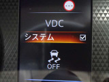 【横滑り防止】ハンドル操作や滑りやすい路面を走行中、横滑りを感知すると自動的に車両の進行を保つよう制御!