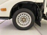 タイヤサイズは 175/75 R15 です。