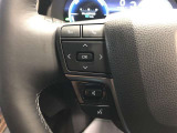 【ステアリングスイッチ】マルチインフォメーションディスプレイ内の表示切替や運転支援機能、オーディオなどの操作をステアリングから手を離さずに行うことができます。