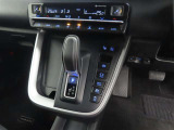 電動パーキングブレーキシステム搭載。運転席・助手席にはシートヒーターがございます