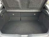 バックドアを開けるとこんな感じ♪ トノカバー付きでプライバシー保護や盗難防止になります。