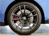 【BMWアロイホイル】軽量かつ強度に拘ったアロイホイル。走行性能ポテンシャルを引き出す設計。車の足元を引き締めてくれる大きなポイントはアロイホイルです。