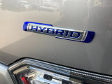 【マイルドハイブリッド】減速時のエネルギーを利用して発電し、専用バッテリーに充電。加速時には、その電力を用いてモーターでエンジンをアシストし、燃料消費を抑制します☆