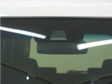 ◆Honda SENSING◆ カメラ等装置で精度の高い検知能力を発揮、安全運転を支援します。ステアリング上のコントローラーに注目!