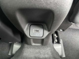 後部座席のUSBポートです、充電などにご利用ください。