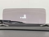 【ヘッドアップディスプレイ】 運転中の視線移動が少なく、車両情報を確認することができます。