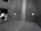 ◆ISOFIX対応◆シートベルトいらずでチャイルドシートと固定金具を連結するだけでガッチリ固定できます。