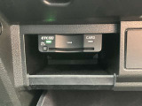 グローボックス内にETCが装備されています。外からは見えませんでのカードを入れたままでも安心です。