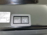 【パワーバックドア】ボタン一つでテールゲートが自動で開閉します。