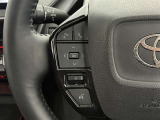 運転中、オーディオの操作をしてて、ハッとしたことはありませんか?ステアリングスイッチは、運転中でもハンドルでオーディオの操作が可能です。安全なドライブをサポートします。