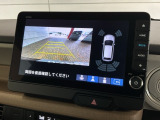 リバースギアに入れるだけで後方の表示へ切り替わります。夜間や雨の日の駐車も楽になりますよ。