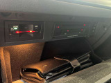 ETC2.0車載器はグローブボックス内に綺麗に納められています。