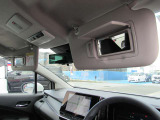 バニティーミラー★運転席、助手席に装備しています。