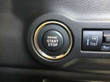 【 プッシュボタンスタートシステム 】 「アドバンストキーを携帯し、ブレーキペダルを踏みながらインパネ上のボタンを押すだけで、エンジンの始動/停止ができます。」