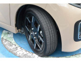 タイヤサイズは165/55R15です。