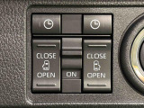 パワースライドドアウェルカムオープン機能 降車時にスイッチで予約しておけば、乗車時に電子カードキーを持ってクルマに近づくだけでパワースライドドアが自動でオープン♪
