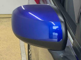 最も気になる室内は、特にこだわってクリーニングしております。マットやシートだけではなく、エアコンの吹き出し口やドアノブの隙間など、様々なブラシや道具を使い分けて、隅々までクリーニングしております。
