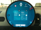 【衝突被害軽減ブレーキ】3段階で作動。1注意喚起マークが表示(視覚)。2警告音により注意喚起(聴覚)。3車両が自動でブレーキ介入。3段階により、過度な介入を控え、もしもの時には事故を軽減してくれます。