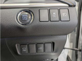 オートマチックハイビームとは、先行車や対向車のライトを認識し、ハイビームとロービームを自動で切り替える機能です。夜道の視界を確保します。詳細は販売店スタッフまでおたずねください。
