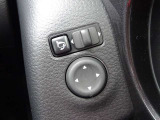 【電動格納ドアミラー】狭い駐車場で便利な電動格納ドアミラーが付いています。