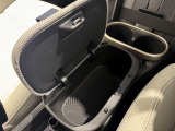 弊社在庫車両はすべて、入庫段階での客観的且つ厳正な車両チェック(第3者機関日本査定協会による査定)を実施しております。メーター改ざん車、修復歴車などは一切ございませんので、どうぞご安心くださいませ。
