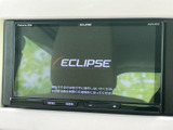 見やすい大画面ディスプレイを搭載。目的地設定や音楽再生など、様々な操作をスムーズに行えます。快適なドライブをサポートしてくれる一台。