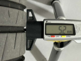 夏タイヤの残り溝は5.2mmです。スリップラインからは3.6mmとなっております。