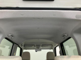 品質へのこだわり!フロアマットやシートなど車内をキレイに清掃し、ニオイや汚れなどを徹底的にクリーニングしてもらっております。室内はピカピカです☆