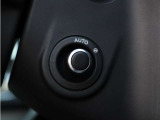 運転席にはシートメモリー機能を装備。ドライバーごとの好みのポジションを記憶できるため、乗るたびに細かな調整をする手間を省けます。ご家族で共有される方にも便利な装備です。